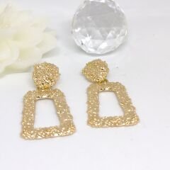 ZARİF GEOMETRİK 18K ALTIN KAPLAMA SALLANTILI GOLD  KÜPE 4,5 X2,5 CM