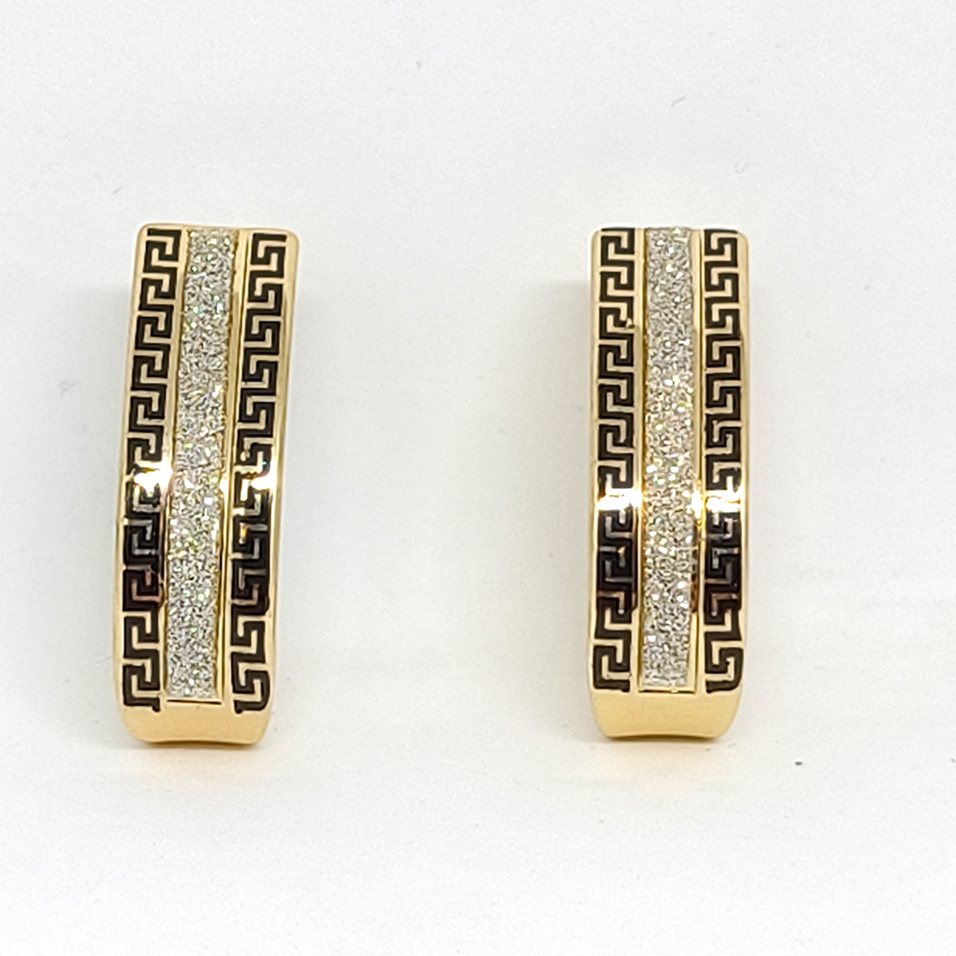 PARLAK ZİRKONLARLA SÜSLÜ SİYAH MOTİFLİ YARIM HALKA KÜPE 1X2,6 CM