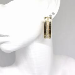 PARLAK ZİRKONLARLA SÜSLÜ SİYAH MOTİFLİ YARIM HALKA KÜPE 1X2,6 CM