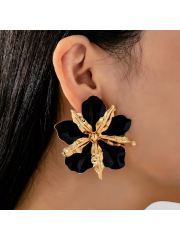 GOLD DETAYLI SİYAH ÇİÇEK KÜPE 6,2 cm x 6,2 cm