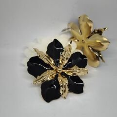 GOLD DETAYLI SİYAH ÇİÇEK KÜPE 6,2 cm x 6,2 cm