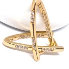 18 AYAR ALTIN KAPLAMA ŞIK V ŞEKİLLİ ZARİF TAŞLI GOLD MODERN KADIN KÜPE