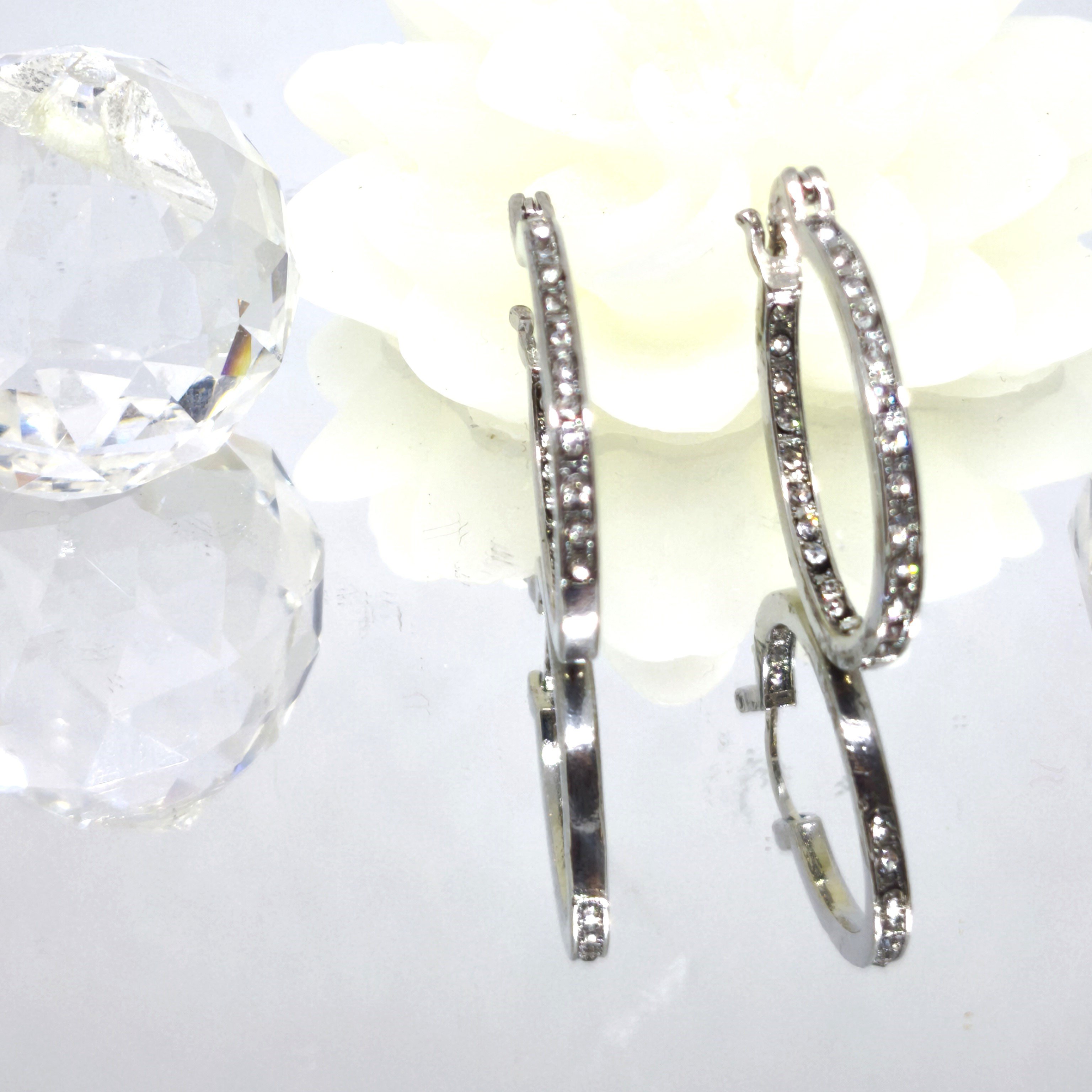 GÜMÜŞ KAPLAMA TAŞLI HALKA KADIN KÜPE